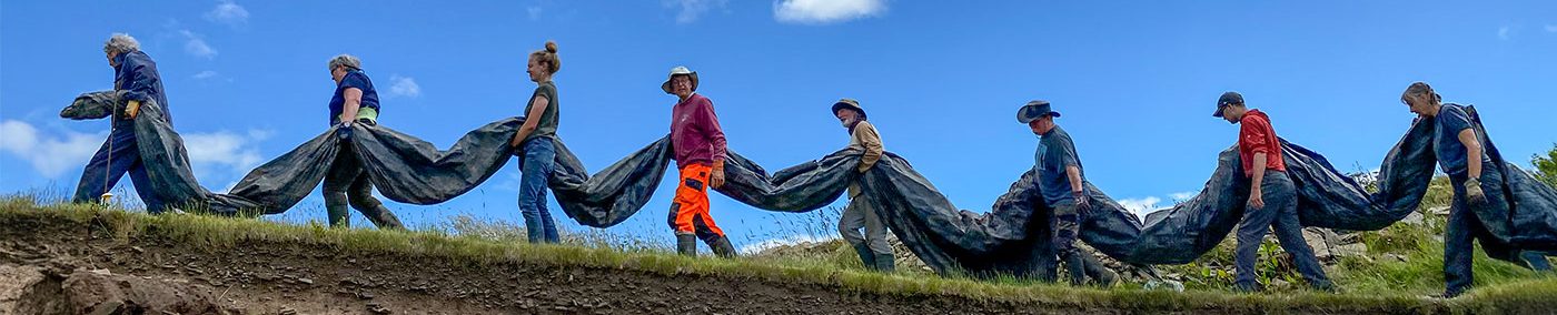 Uncovering Trench T. (📷 Jo Bourne)